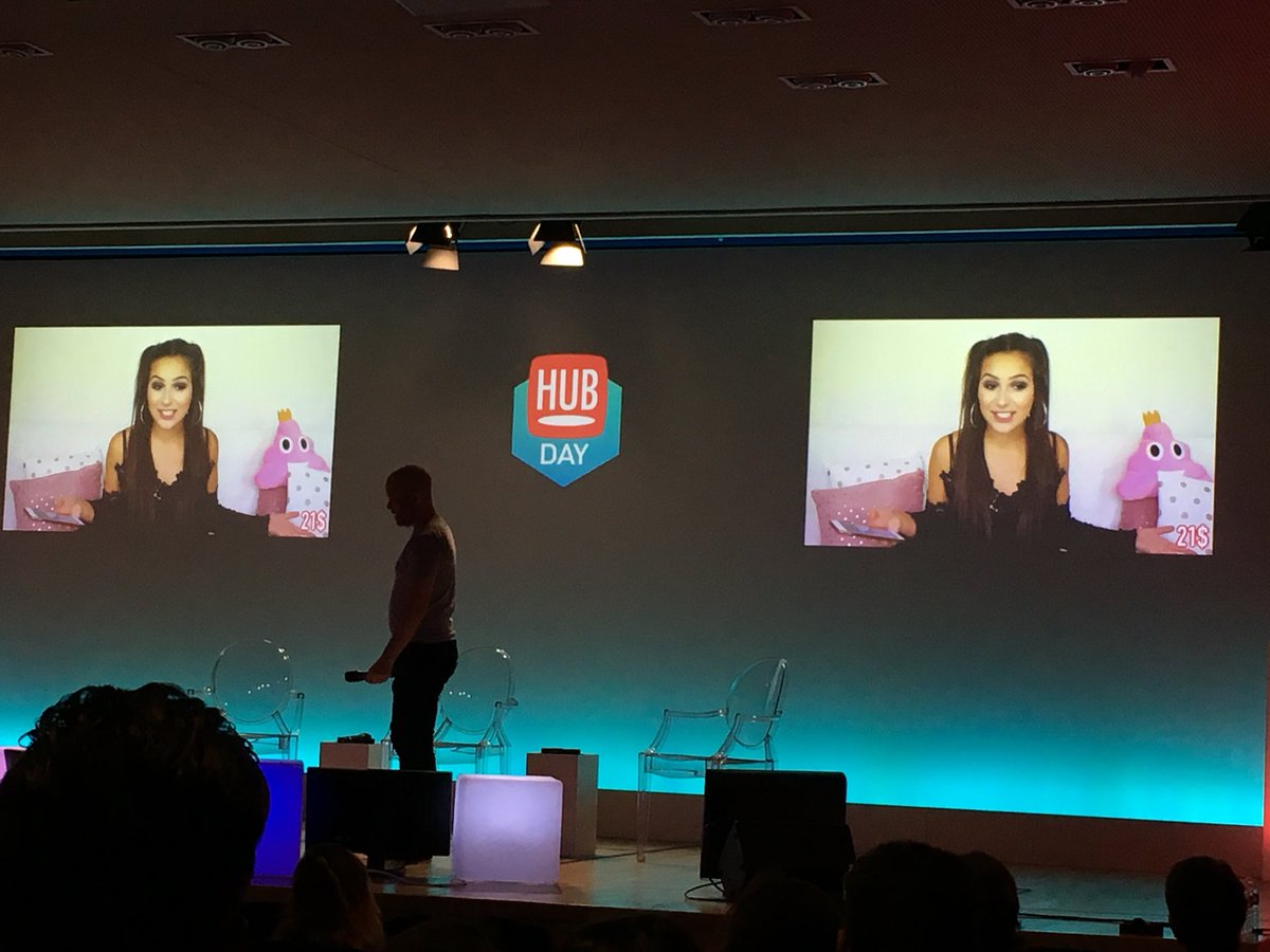 #BornSocial2018 le vocabulaire des 11-18 ans sur YouTube : VLOG, GRWM, Storytime, TAG, Tutos (même en maths ça existe 😁), HAUL, product placement dont les EMPTIES, challenge, ASMR (frisson), SWAP (échange produits),  satisfying video, fullface, POV... #HUBDAY