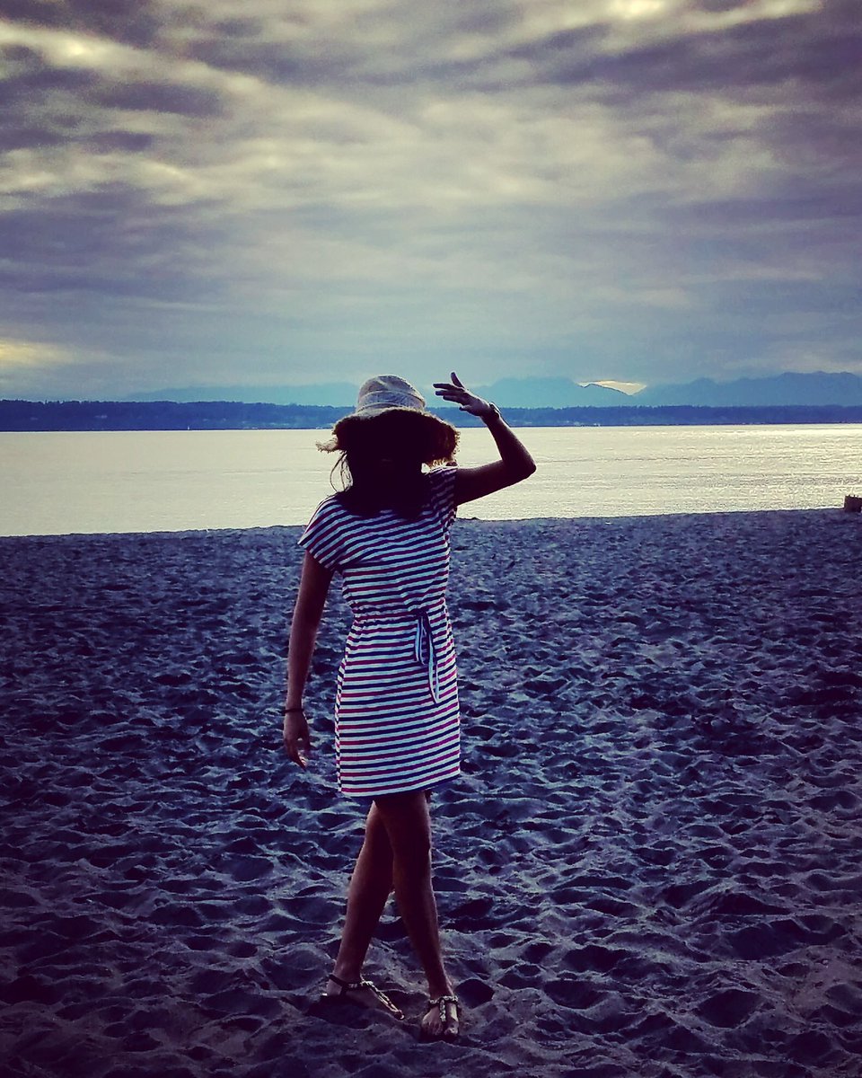 DjParoma's tweet photo. โDark clouds bring water, while the bright being none!โ #seattlediaries #USA https://t.co/O4nUnNhy99
