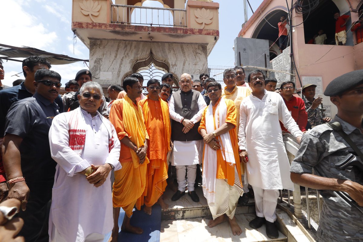 AmitShah's tweet photo. Seek blessings of Tara mata in Tarapith Temple, Birbhum District (West Bengal). https://t.co/3Rwq9tiZ43