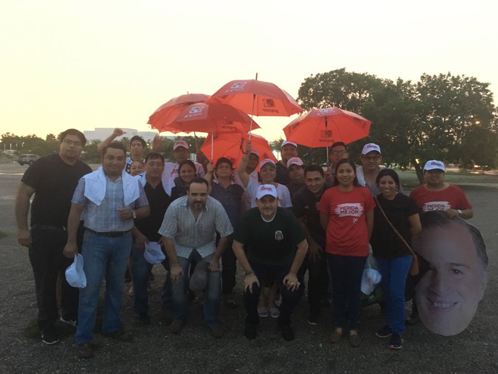tonyarancorre's tweet photo. Cerrando con gran ánimo la campaña en Caucel!  #SahuíGobernador #VCD18 #MéridaMejor #MeadePresidente @ViCaballeroD @mauriciosahui https://t.co/Yp3C4fKIYU
