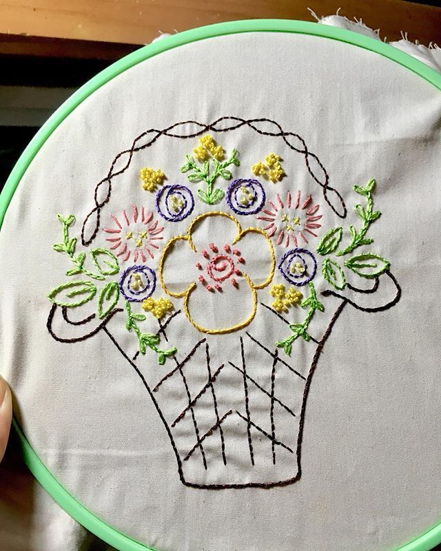 KeturahAbigail's tweet photo. And here’s what the color looks like once it arranged into block 8️⃣
.
.
.
#amquilting #embroidery #basketofFlowers #flowers #hopechest #quiltblock #color #explodingcolors #needlepoint #sewing #handwork #create #happiness https://t.co/h6uF5nY7pc https://t.co/XlvsLnuUh9