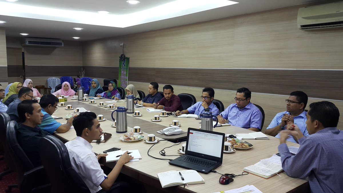 Mesyuarat rutin untuk penambahbaikkan kerja ditapak
@MOWorks <a href="/JKRMalaysia/">JKR Malaysia</a> <a href="/CSFJ_JKR/">Cawangan Senggara Fasiliti Jalan (CSFJ)</a> <a href="/JKRKelantan/">ᴊᴋʀ ɴᴇɢᴇʀɪ ᴋᴇʟᴀɴᴛᴀɴ</a> <a href="/BhgJalan_Kelate/">Bhg Jalan JKR Kelantan</a> @Roadcare_Msia