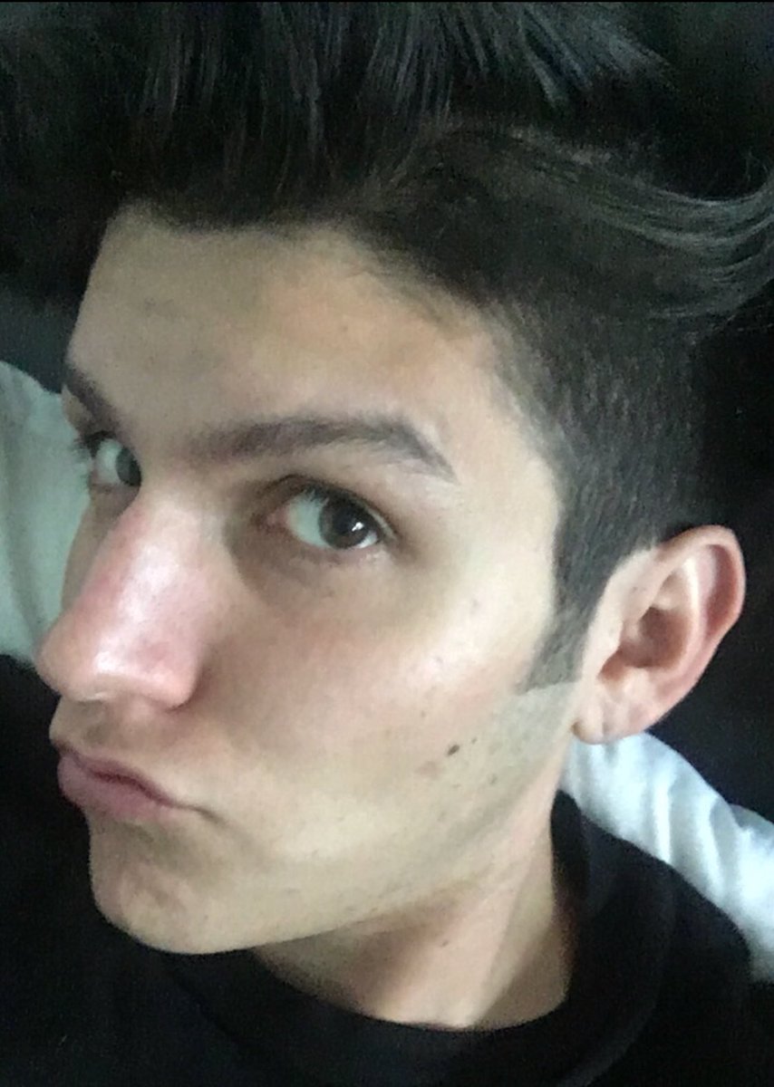 screamau's tweet photo. Selfie con duckface para ti que estás leyendo esto, TE QUIERO saranghaeee https://t.co/GCgdgBYKMJ