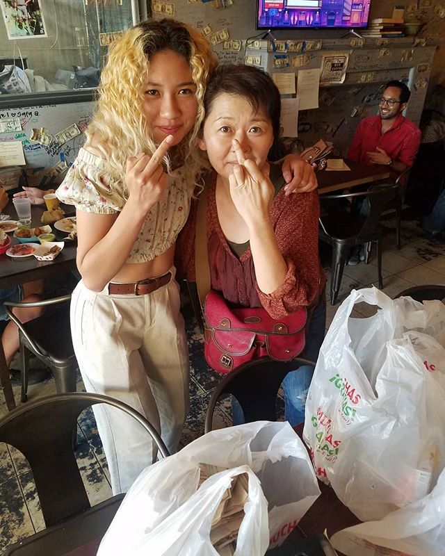 EnClave_LA's tweet image. 🖕🏽Daughter and Momma of Revolutionario North African Tacos say Fuck Trump as they get ready to bring food and water to #OccupyICELA camp Day 6 outside Federal Detention Center. #AbolishICE #AbolishCBP #FamiliesBelongTogether #usc #dtla #littletokyo #… instagram.com/p/BkjmQlCg8KR/