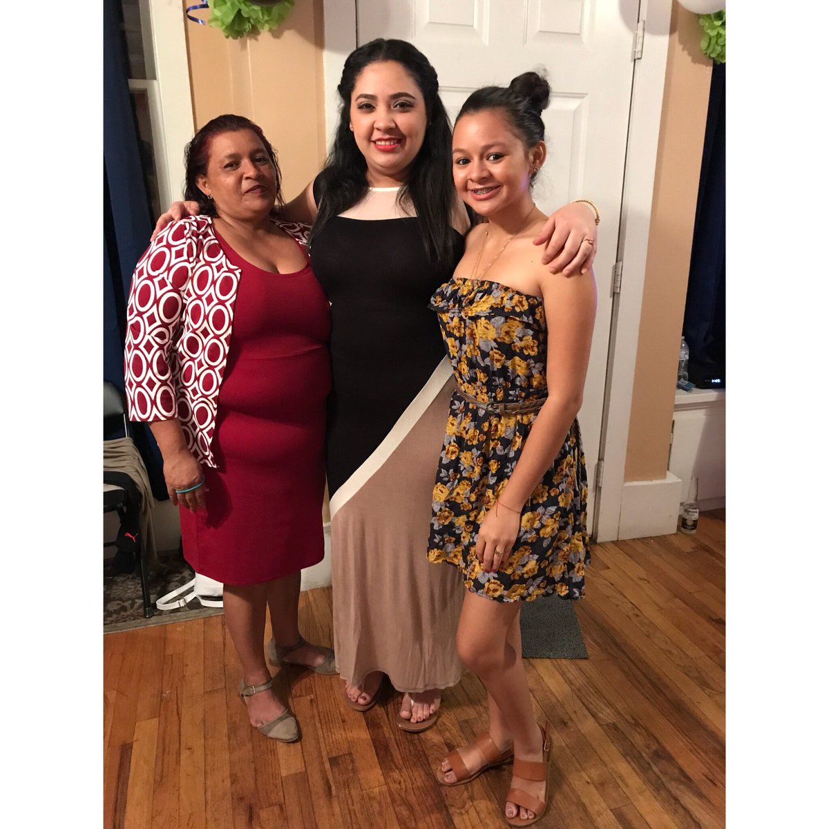maritaley01's tweet photo. Celebrando el cumpleaños 🎂 de mi #PrimaHermana🤗💕 https://t.co/c6coJPCQ1Z