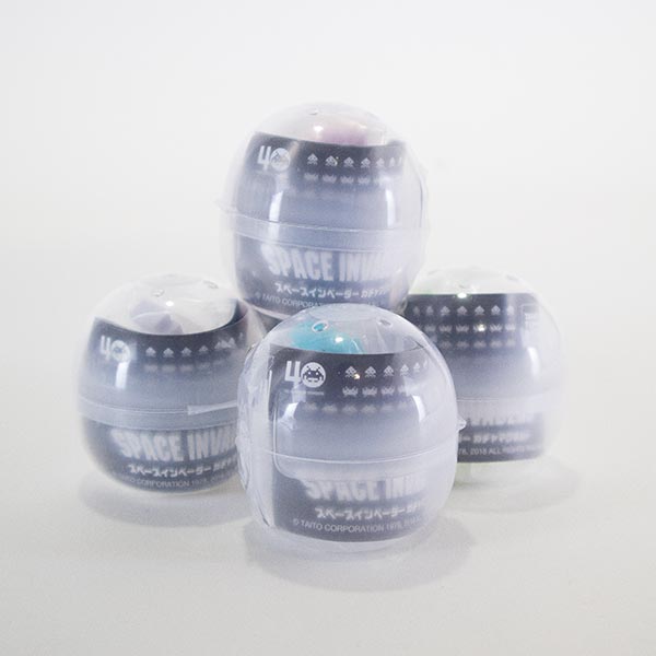 スペースインベーダー のドット絵がカラフルなマグネットになって登場