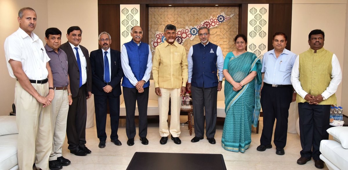 NrTdp's tweet photo. ఏపీ ముఖ్యమంత్రి చంద్రబాబు నాయుడు బుధవారం సాయంత్రం నాలుగుదేశాల రాయబారులతో సమావేశమయ్యారు. స్పెయిన్‌, ఆస్ట్రియా, వియత్నాం, కువైట్‌ దేశాల రాయబారులతో భేటీ అయిన ముఖ్యమంత్రి ఏపీలో పరిశ్రమల స్థాపనకుగల అవకాశాలు, వ్యాపార సంబంధాలు, ఉపాధి కల్పన అంశాలపై చర్చించారు. @ncbn #Telugudesamparty https://t.co/KolW347GyL