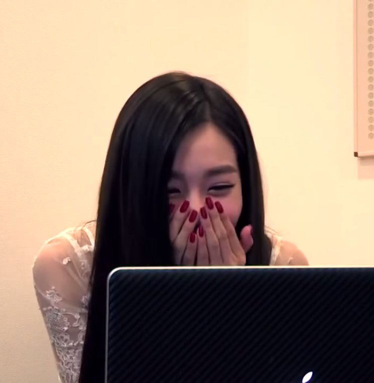 BABYPINK__S's tweet image. When I listen to Over My Skin for the first time @tiffanyyoung
#TiffanyYoung #OverMySkin