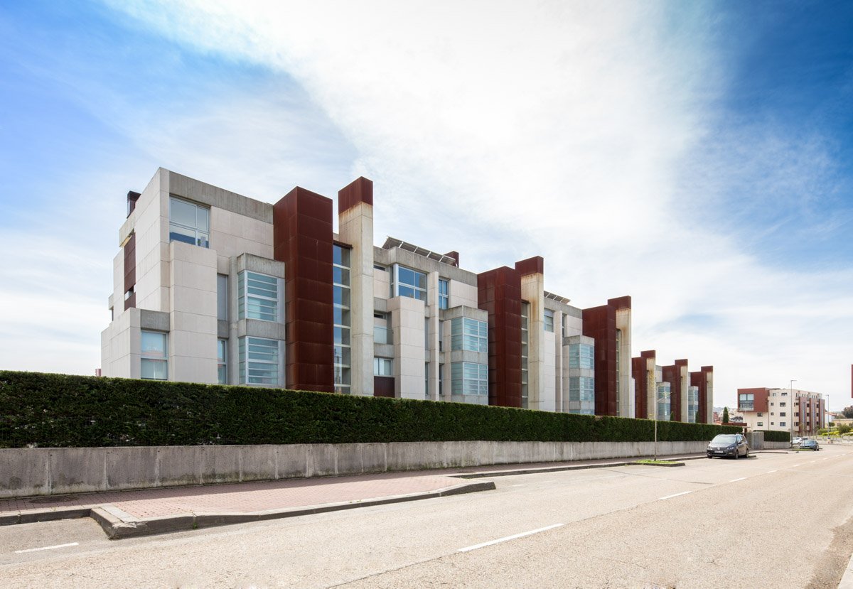 AlvaroVieraRod's tweet photo. Presentamos el complejo residencial Edificio V.B Landtrade, en la Calle la Torre 17 de Santander, promovido por Landtrade S.L. y proyectado por los arquitectos Bueso-Inchausti &amp; Rein.
https://t.co/sGK67gBJV1
#alvarovierafotografo#landtrade#Bueso-Inchausti#Rein#Santander#housing https://t.co/PrZvOENMHi