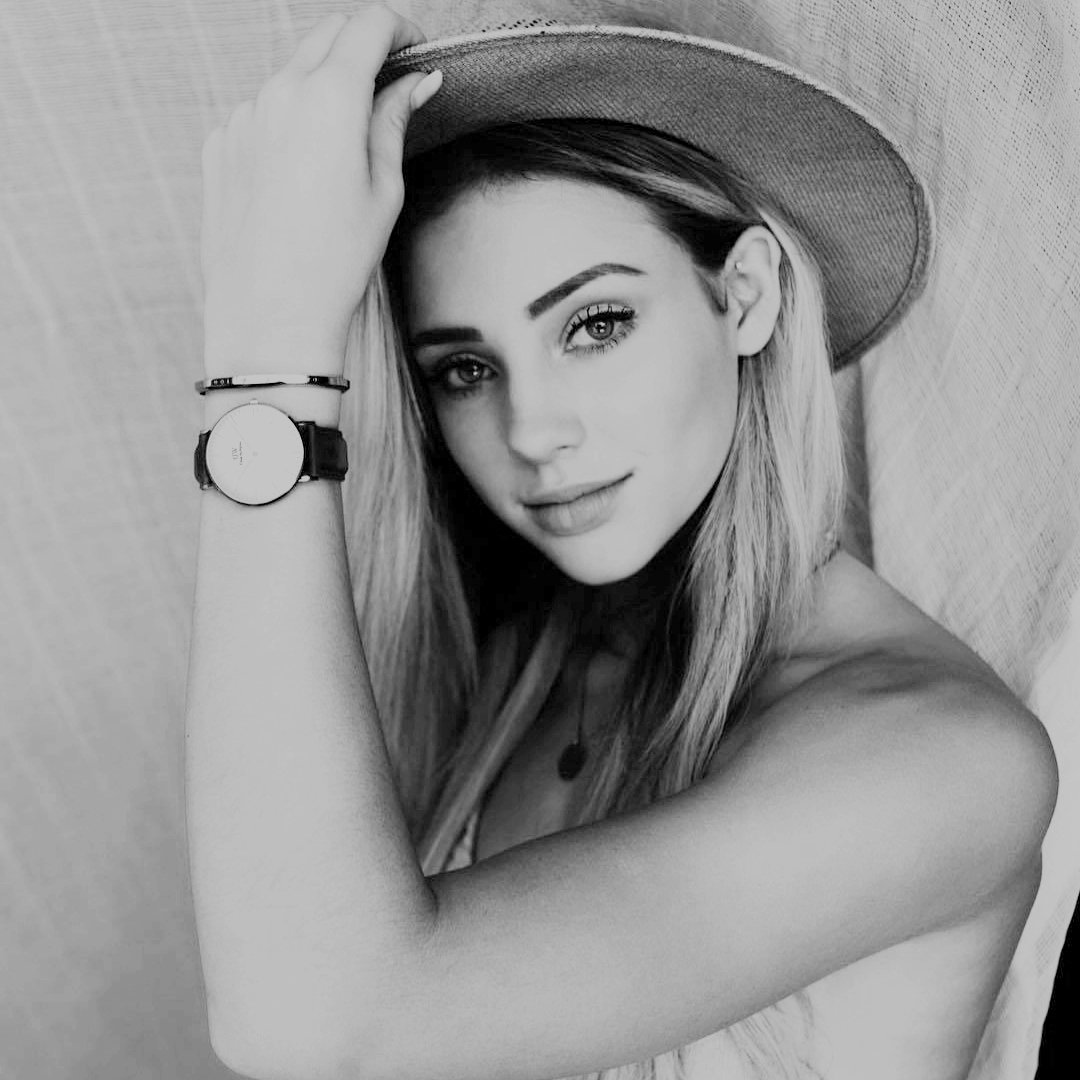 AugustineRPG_'s tweet image. Charlotte (Charly) Jordan

- 21 ans 
- Sorcière
- Têtue et protectrice 
- @Harry_rpgfrdbbt