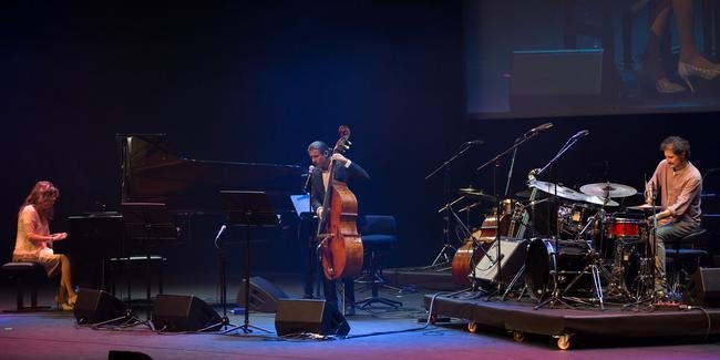 25. İstanbul Caz Festivali başladı!
İstanbul Caz Festivali, 26 Haziran–17 Temmuz tarihleri arasında 27 mekânda,usta müzisyenlerden genç yıldızlara 250'yi aşkın yerli ve yabancı sanatçının ağırlanacağı 50'nin üzerinde konserle müzikseverlerle buluşacak.
#istanbulcazfestivali
#iksv