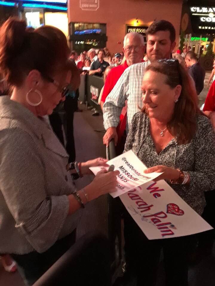catdeeann's tweet photo. @realDonaldTrump I met Sarah Palin at the Monetti for Senate rally. She is a gracious, down-to-earth woman who loves America. She endorsed Tony Monetti for the #MoSen seat. She knows what we know: he is the best person to represent Missouri. #ReadyforMonetti #tonyNOTjosh https://t.co/rwWfmWLhb2