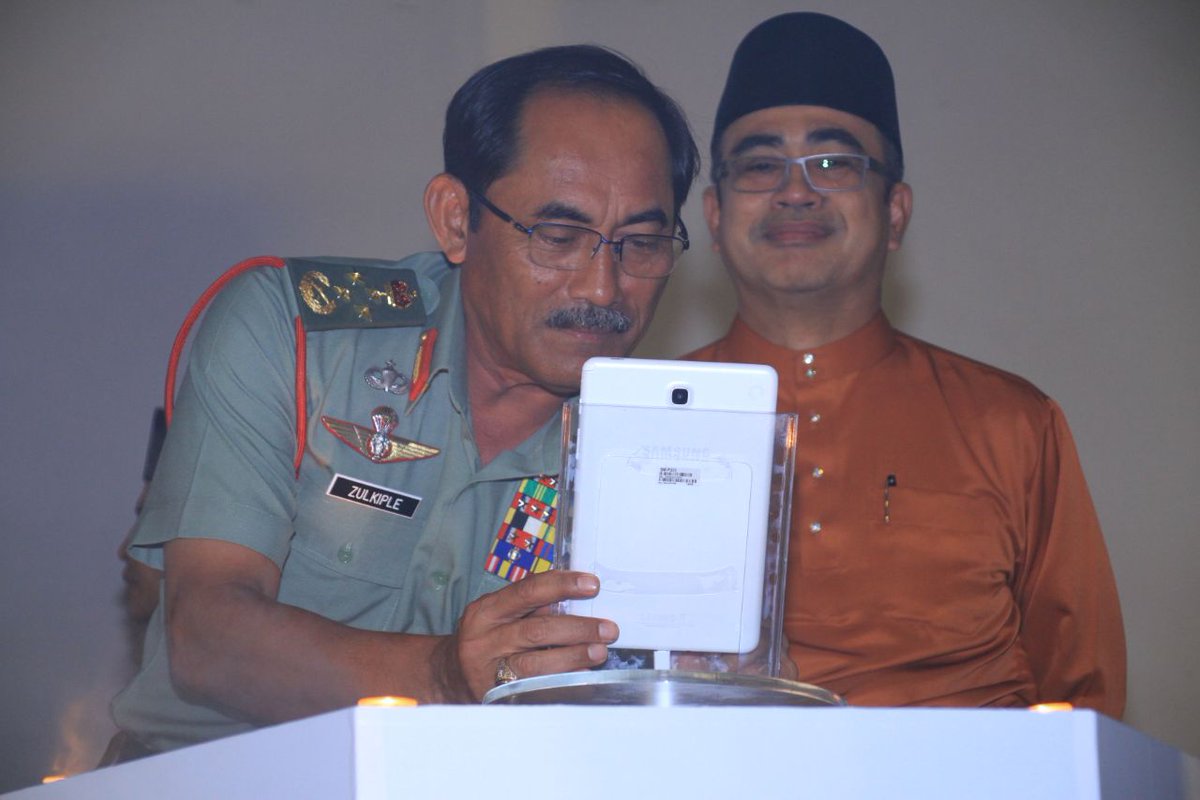 Kemudahan internet wifi@unifi yang disediakan di Kem Segenting adalah kolaborasi @TenteraDarat dengan pihak TM One bg melahirkan warga celik ilmu dengan akses maklumat tanpa sempadan melalui capaian internet yang lebih pantas. Insya Allah akan diperluas ke kem² TD yang lain.