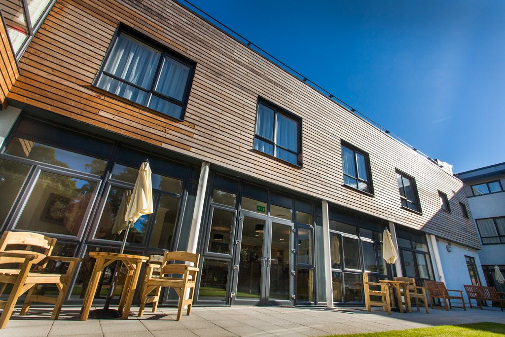 JadeWindows's tweet photo. Its THROW BACK THURSDAY! Another stunning Care Home.... we love this wooden cladding with our grey anthracite windows and doors! What do you think?
#modernhome #homereno #exterior #woodencladding #windows #doors https://t.co/IHqzMkoB54