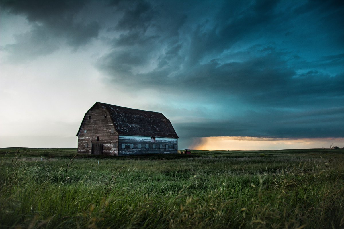 “Hail Mary” 

June 26th- East of Melita, MB 🇨🇦

#StormHour 
#mbstorm 
#exploremb
