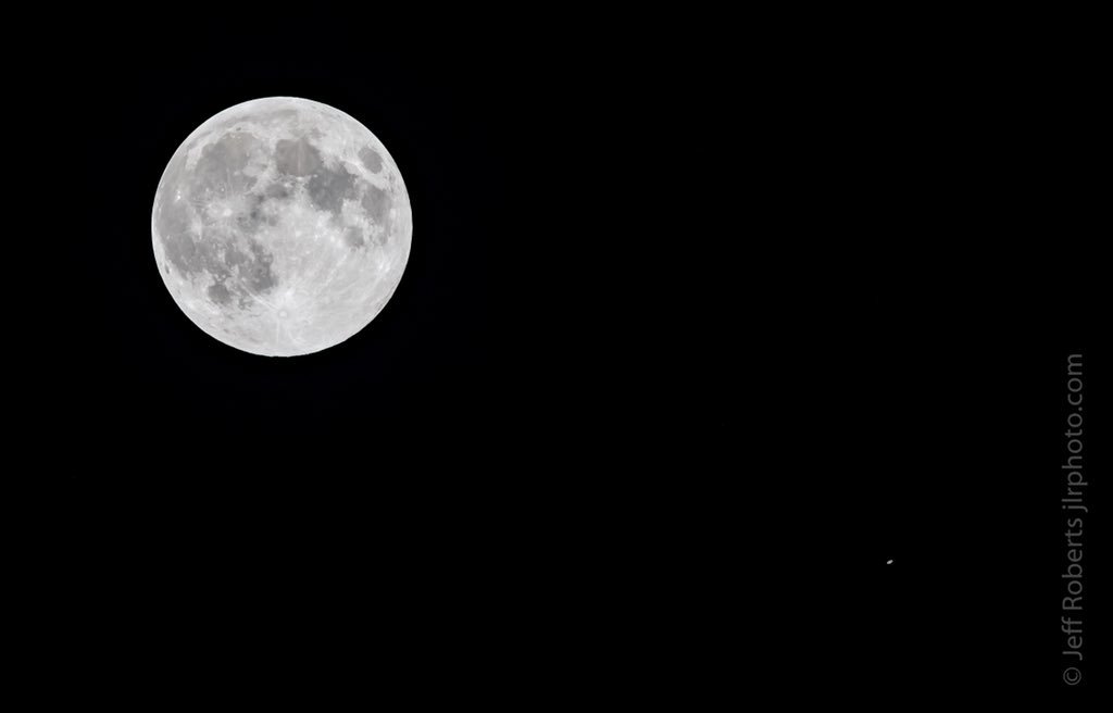 ENGPHOTO's tweet photo. ICYMI: Last nights #StrawberryMoon and #Saturn #Conjuncture in the eastern sky from @JacksonCountyMO #ParksAndRecreation #Jacomo @NikonUSA @NikonDotCom #Opposition #Astronomy #Rings https://t.co/rKrgQIaF5I