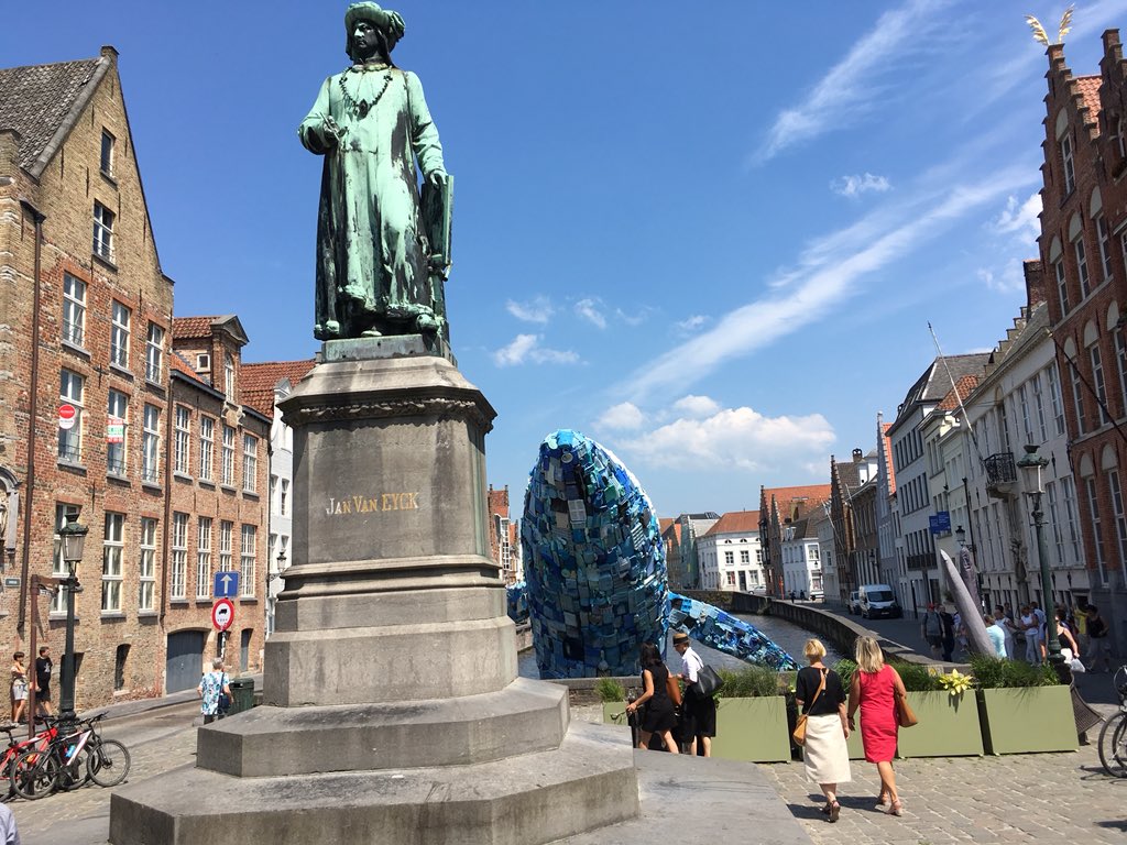 centNijs's tweet photo. Jan Van Eyck meets garbage whale. #cleanoceans #SDGs #toerismetransformeert #tourismtransforms #flemishmasters @triennalebrugge @StadBrugge https://t.co/0ohGG6FmiV