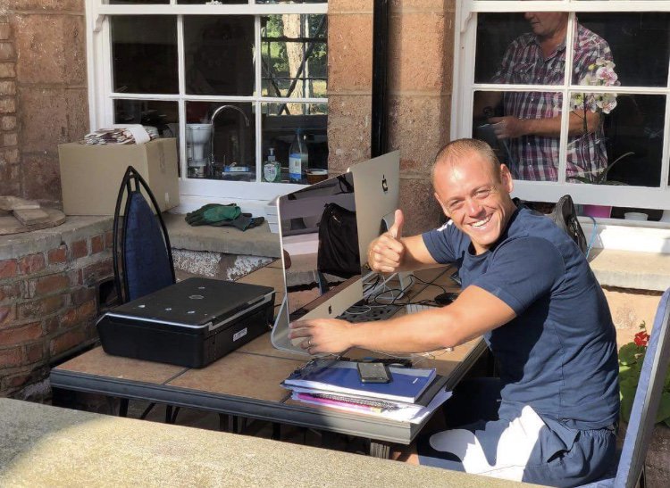 Some of our sales team are taking the opportunity to work outside in this glorious weather!