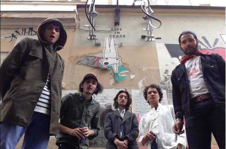 .<a href="/Salmoneband/">Salmone</a> comparten el veraniego tema 'Half Blind', una propuesta diferente: bossa nova psicodélica sin olvidar las guitarras ow.ly/riTg30kHFyq