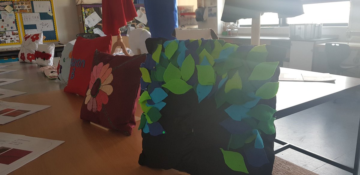 MrsStringerADT's tweet photo. Year 11 coursework proudly on display - love seeing it all out and looking it's best! @ADTDMA @DerbyMoor @MissBurnDMA #year11coursework #year11 #textilesgcse #textilescoursework https://t.co/OHRoVIoVXV