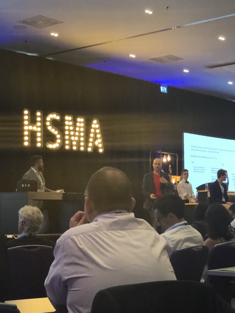 zeevrosenberg's tweet photo. Super Vorttrag beim #hsmaeday2018 von Dr. @jansammeck über Distribution #hsma https://t.co/xHgcaRuGsF