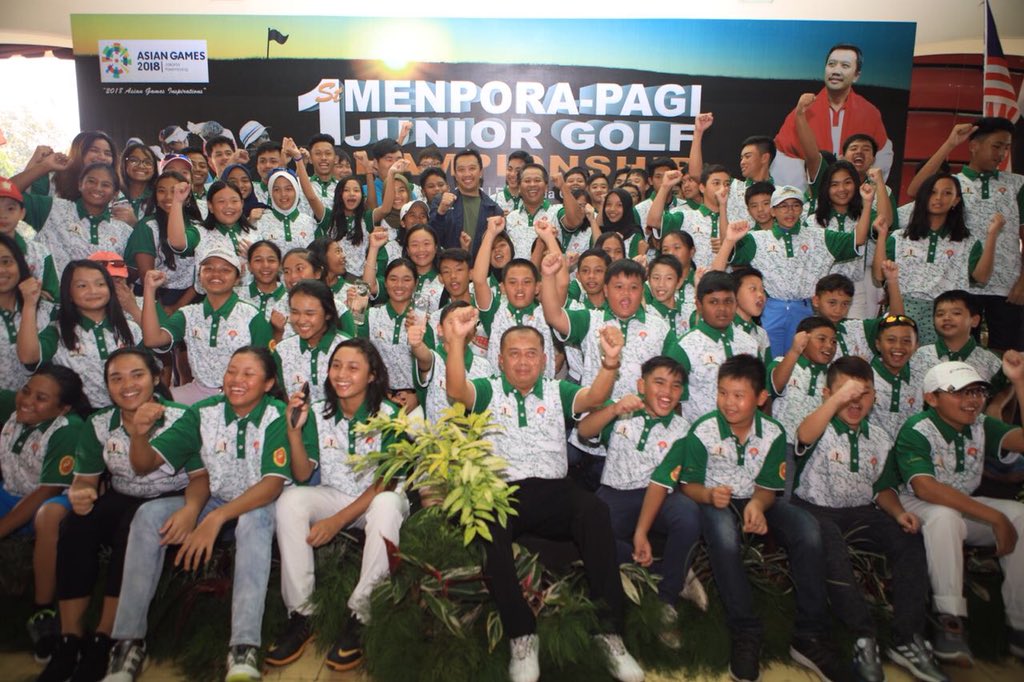 Siang tadi,Saya menyerahkan piala kepada Juara Turnamen Golf Junior Golf Championship Piala Menpora yg digelar Perkumpulan Akademi Golf Indonesia.

Indonesia punya banyak lapangan golf. Menggelar turnamen berjenjang sejak level junior mjd upaya mendorong lahirnya prestasi.-IN