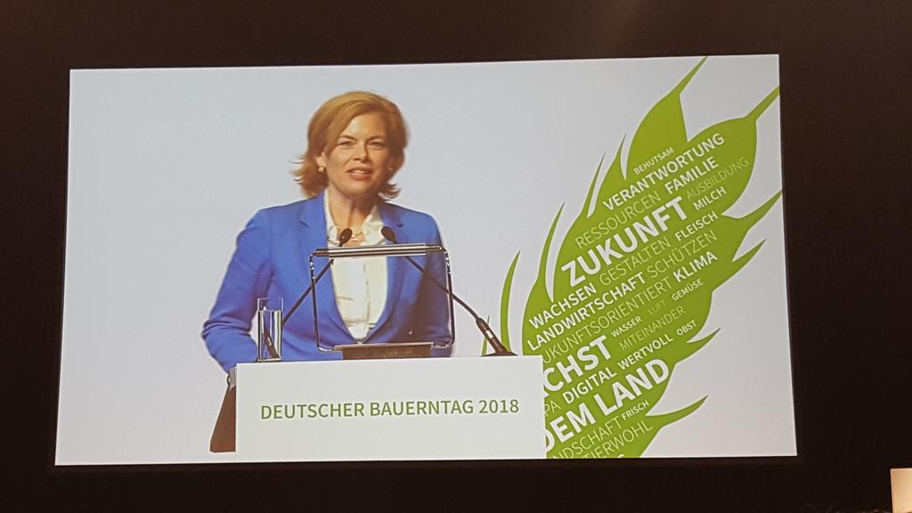 bauern_mv's tweet photo. Europa ist ein Friedensprojekt. Die Landwirtschaft ist entscheidend für unseren Frieden. #Bauerntag18 #BMKlöckner https://t.co/AZd1VGxggZ