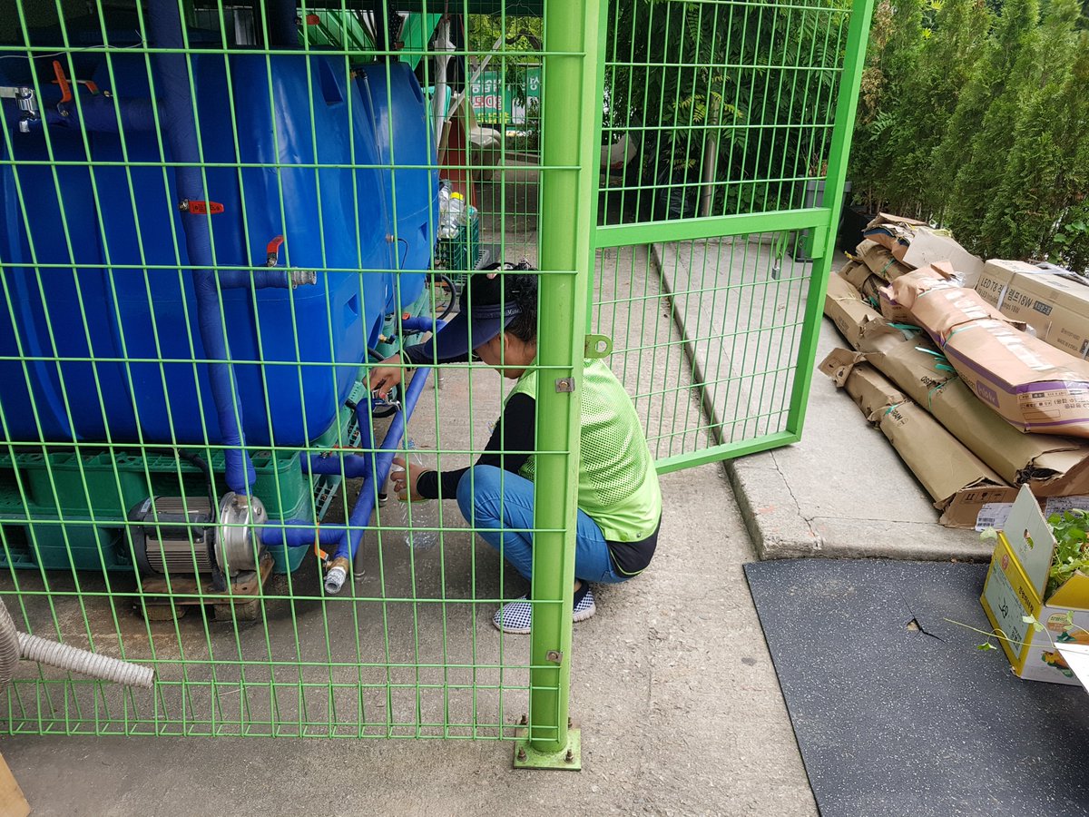 야탑3동 행정복지센터는 깨끗한 소하천 만들기에 보탬이 되기 위해 지역 주민들께 EM용액을 공급하고 있습니다. ^^

#성남시 #야탑3동 #지역공동체