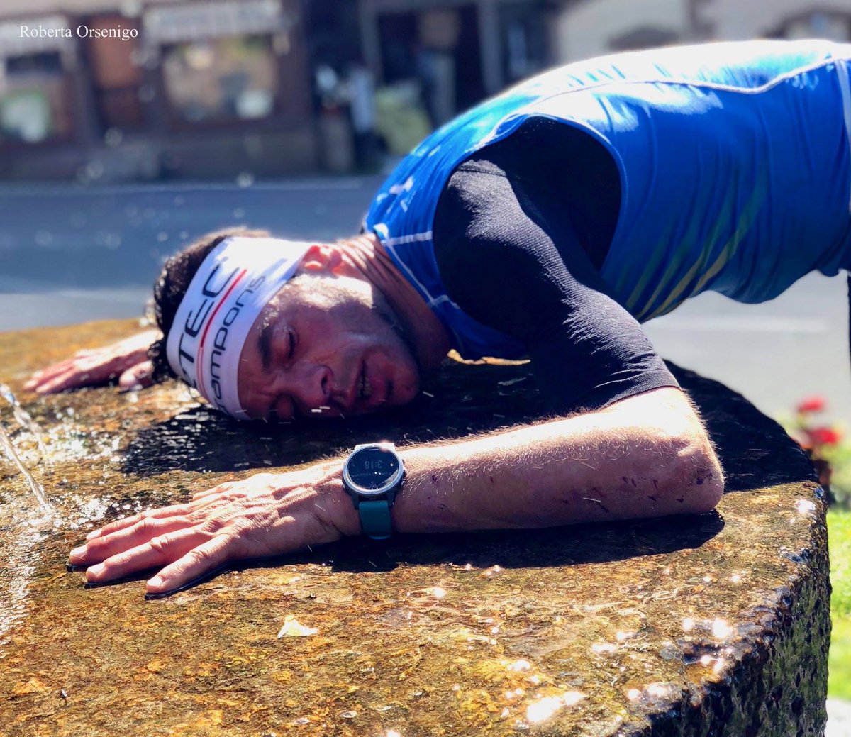 ValdidentroAV's tweet photo. Immenso @Dega1977, vincitore della #skyracealtavaltellina di @Valdidentro: con un tempo di 4h20'33" ha siglato il #record per l'ascesa e discesa dal #monterosa, limando di quattro minuti il crono di Fabio Meraldi! #congratulazioni #corsainmontagna #mountainrunning #energy2run https://t.co/YevaZkKX7I