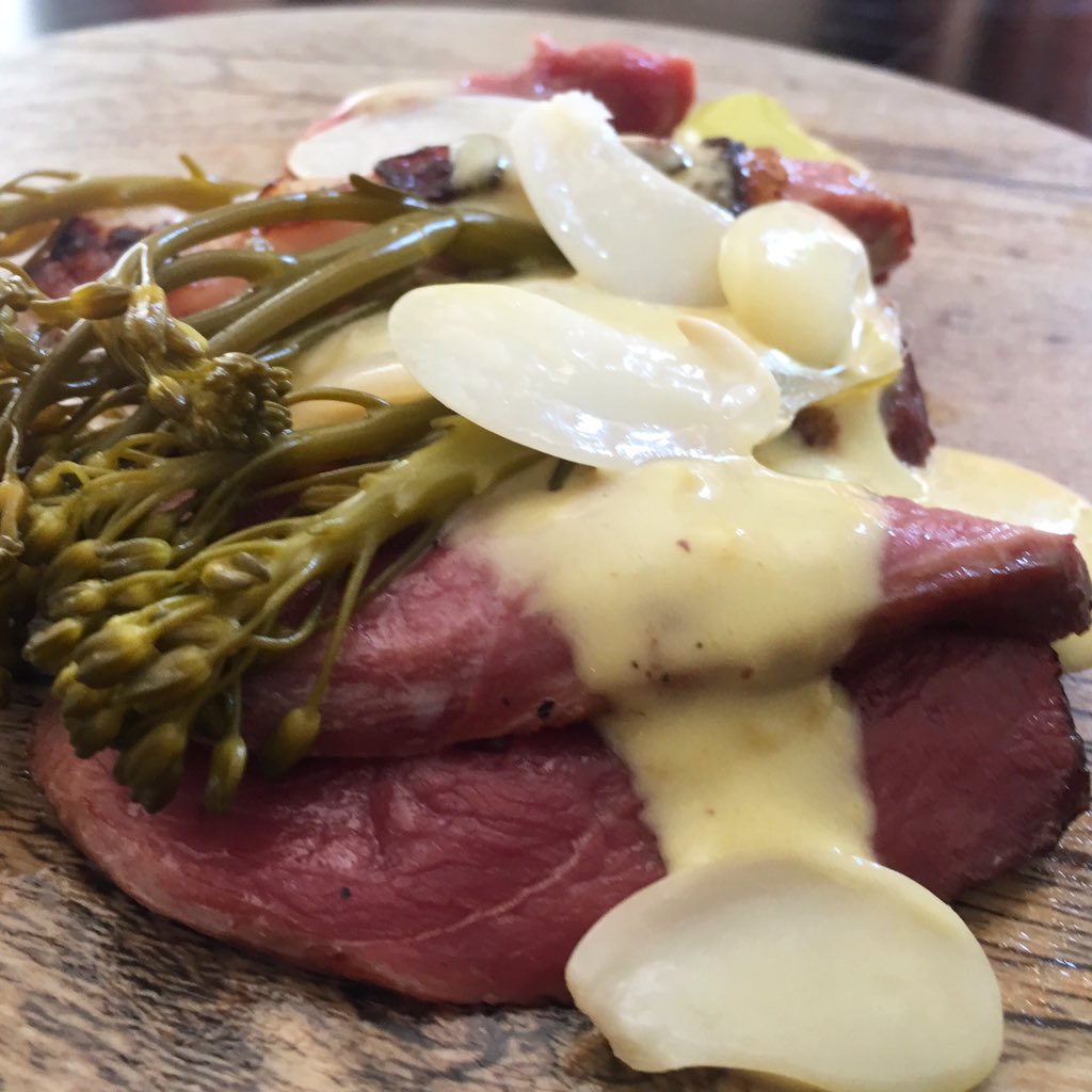VIVAMascaraque's tweet photo. 'Pato asado con salsa de mostaza y encurtidos' ... delicioso 😋 
¿Te vas a resistir? 

#VivaMascaraque #RestaurantesValencia #MenúMediodía #MenúDegustación https://t.co/ogHsmDted6