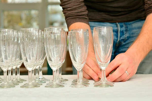 MudanzasBlog's tweet image. A la hora de #embalar nuestra #cristalería durante una #mudanza debemos tener mucho cuidado para evitar que se rompa. Con estos consejos te resultará mucho más sencillo #empresademudanzas buff.ly/2IYkfxf