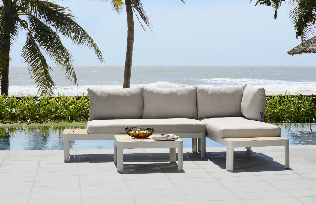 FenwickStores's tweet photo. Sun's out! 🌞We are offering up to 30% off* Garden Furniture to ensure you can make the most of it. Discover the collection on our Second Floor. #FenwickHome #FenwickNewcastle *Our normal price. Exclusions apply. https://t.co/UXSliq8aev