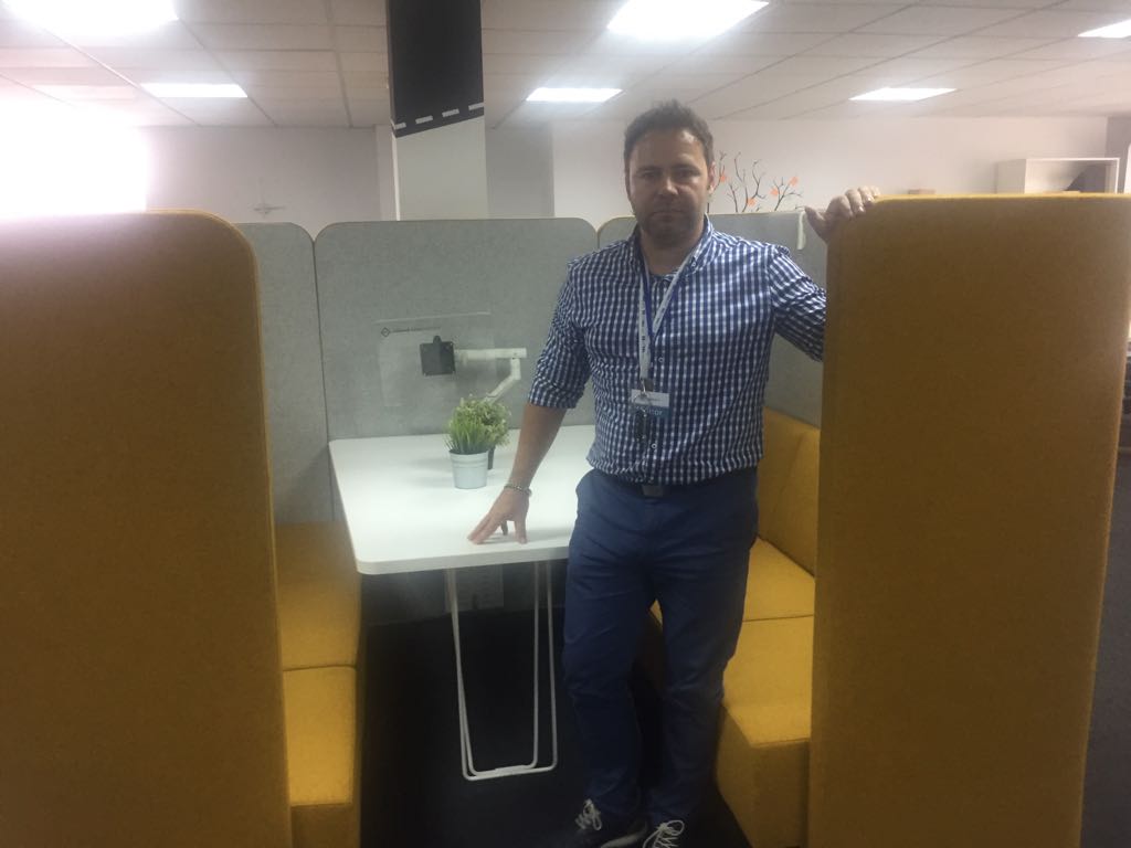 Mofitec_'s tweet photo. La semana pasada, nuestro Director David Rondon asistió en #Sevilla al curso de @PconPlanner 💻 impartido por uno de nuestros principales proveedores @Forma5
#Mofitec #CampoDeGibraltar #Algeciras #mobiliario #oficinas #empresas #instadeco #cursos #pconplanner #grupoforma5 https://t.co/liAGXZO7p9