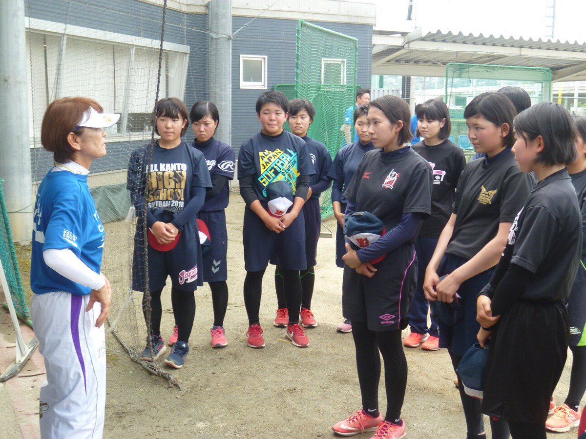 山梨学院高校 公式 Na Twitterze 大塚製薬提供 エールキャラバン講演会 午後2時からソフトボール元日本代表監督 宇津木妙子さんにソフトボール部は指導していただきました アップからノックに至るまで 細かなアドバイスをいただき 部員たちはよい思い出になりまし