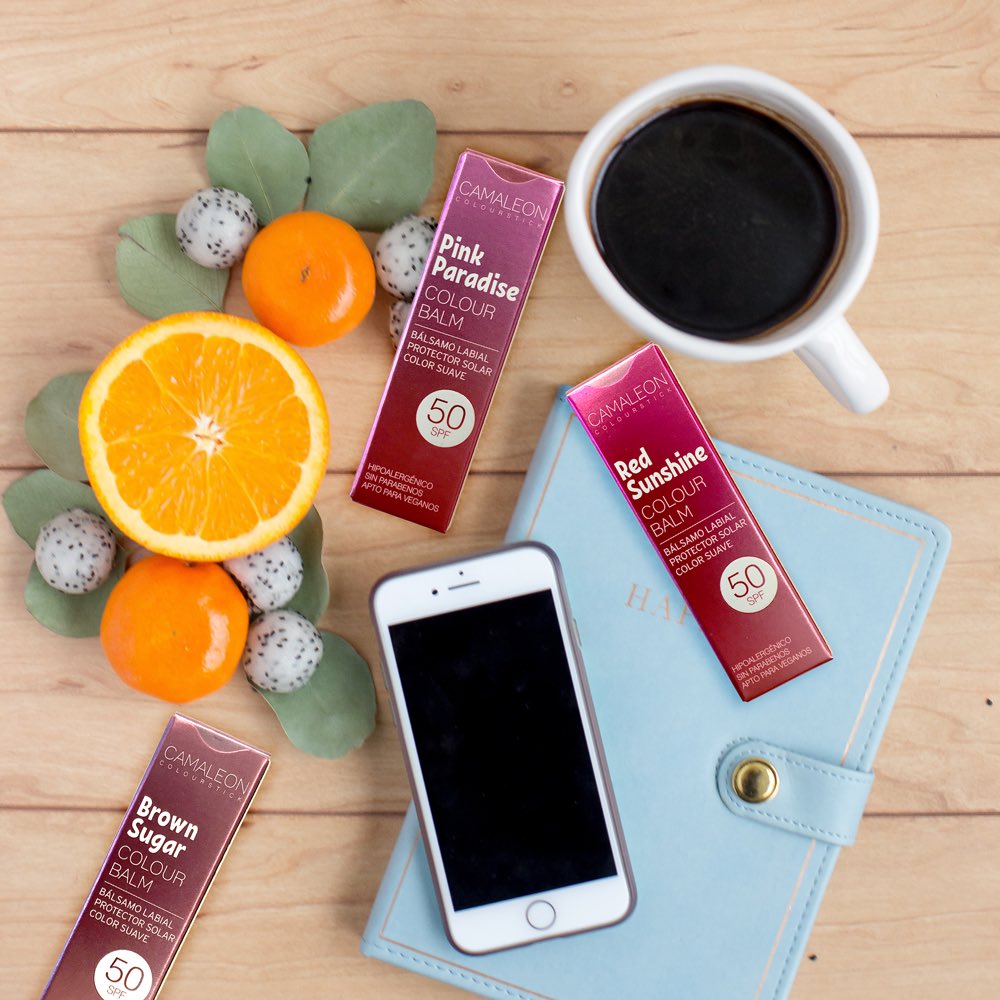 camaleon_spain's tweet photo. Nos contáis que forman parte de vuestro día a día, que su olor, sus colores, su textura tan hidratante, su protección... os tienen enganchadas!! Las #colourbalm para cualquier plan!! 
#camaleoncosmetics #elcolorquesigueturitmo https://t.co/nEZUlq5jT5