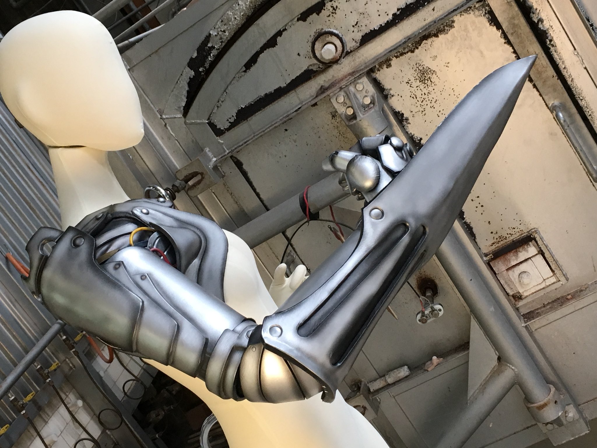 リアルすぎる 全てハンドメイドで作られた 鋼の錬金術師 主人公のオートメイルがスゴイ 話題の画像プラス