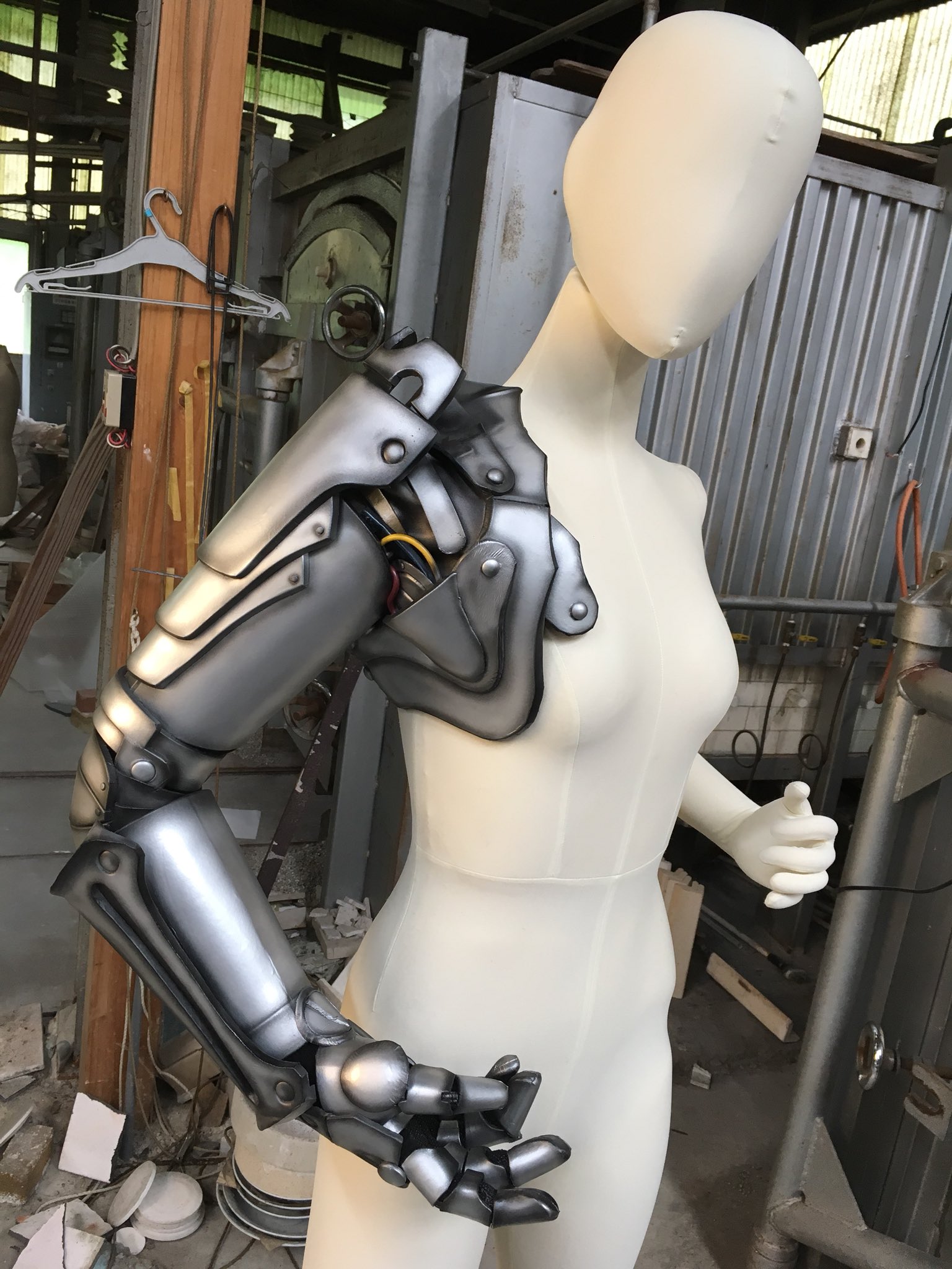 リアルすぎる 全てハンドメイドで作られた 鋼の錬金術師 主人公のオートメイルがスゴイ 話題の画像プラス リアルすぎる 全てハンドメイドで作られた 鋼の錬金術師 主人公のオートメイルがスゴイ 話題の画像プラス