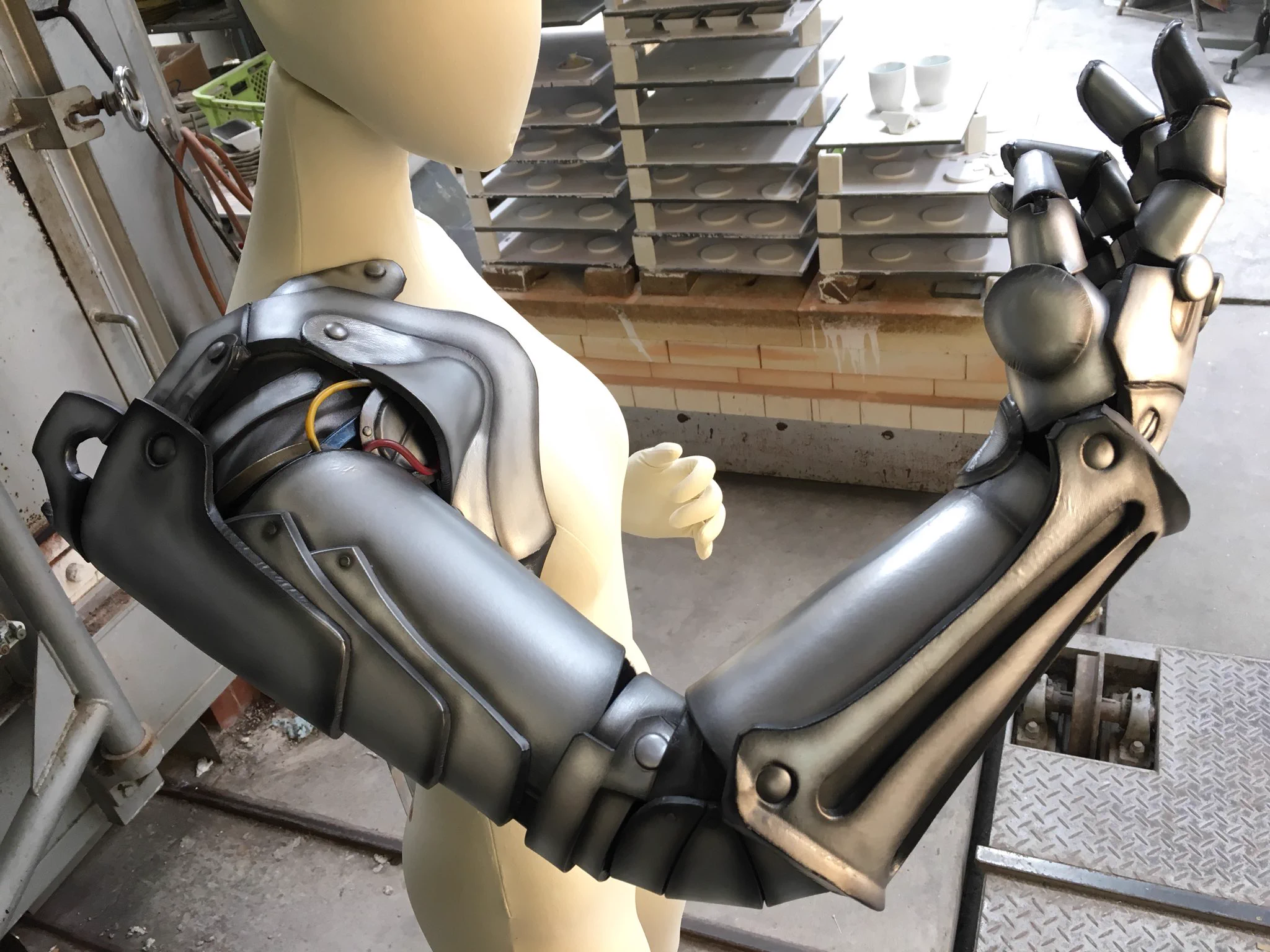 リアルすぎる！！　全てハンドメイドで作られた『鋼の錬金術師』主人公のオートメイルがスゴイ！！