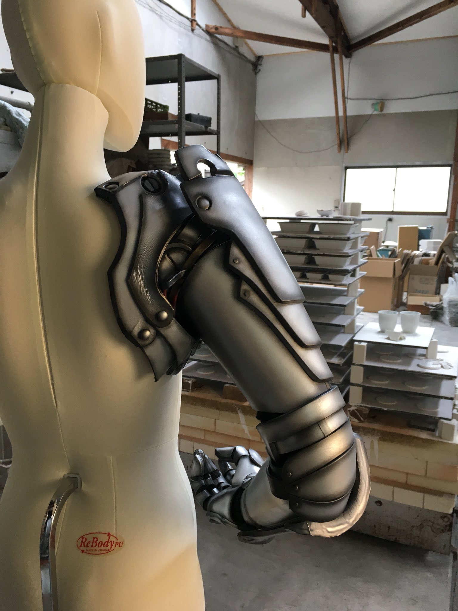 リアルすぎる 全てハンドメイドで作られた 鋼の錬金術師 主人公のオートメイルがスゴイ 話題の画像プラス