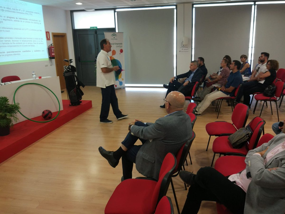 cadealmeria's tweet photo. @AntonioCasimiri4 comenta a los asistentes el proyecto #UnicaActiva que incluye la mejora de las condiciones de trabajo posturales de los #trabajadores @DeporteAND @MATortosaLopez @AlfredoVAyala @ConocimientoAnd https://t.co/i1OsO6nFXJ