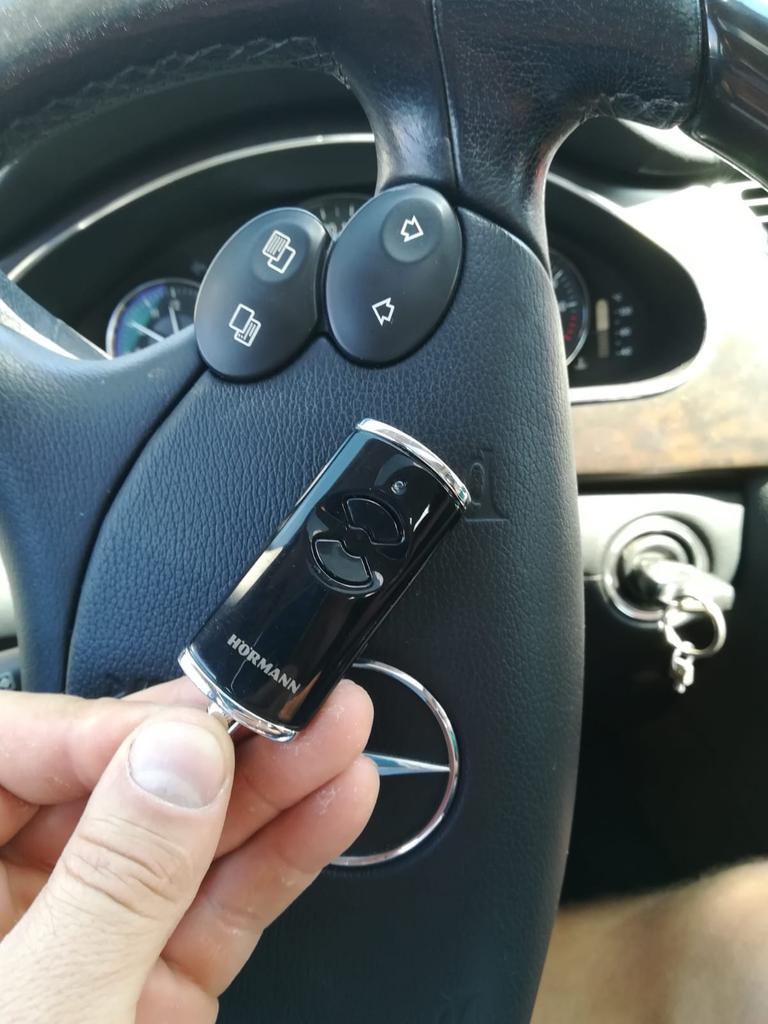 28. jūnijā Siguldas peldvietā pie Gaujas atrasta šī pults. Tel. 28664719