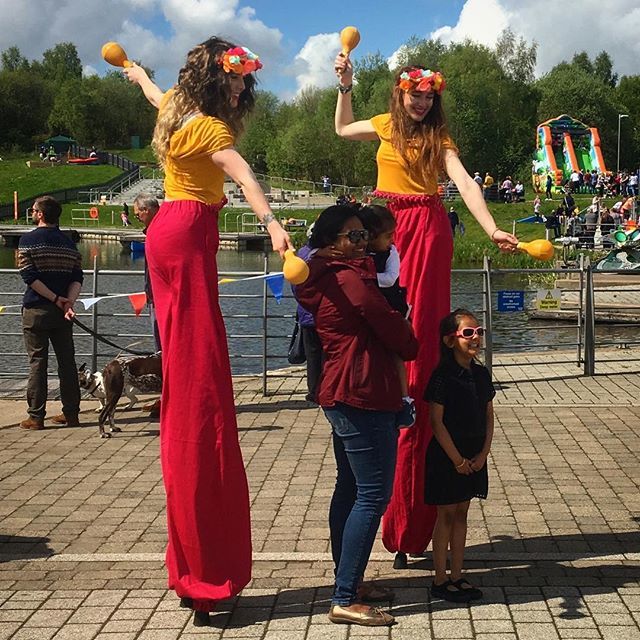 CircusScotland's tweet image. The suns out, it’s time for a circus fiesta! We’re out shaking our maracas in the sun ☀️ Tag us in your best summer circus fun! 
Artists: @pelliefey and @lj_movement 
Event: #revolutionfestival by @scottishcanals ☀️ #summer #sun #summercircus #fiesta… ift.tt/2KrtOBC