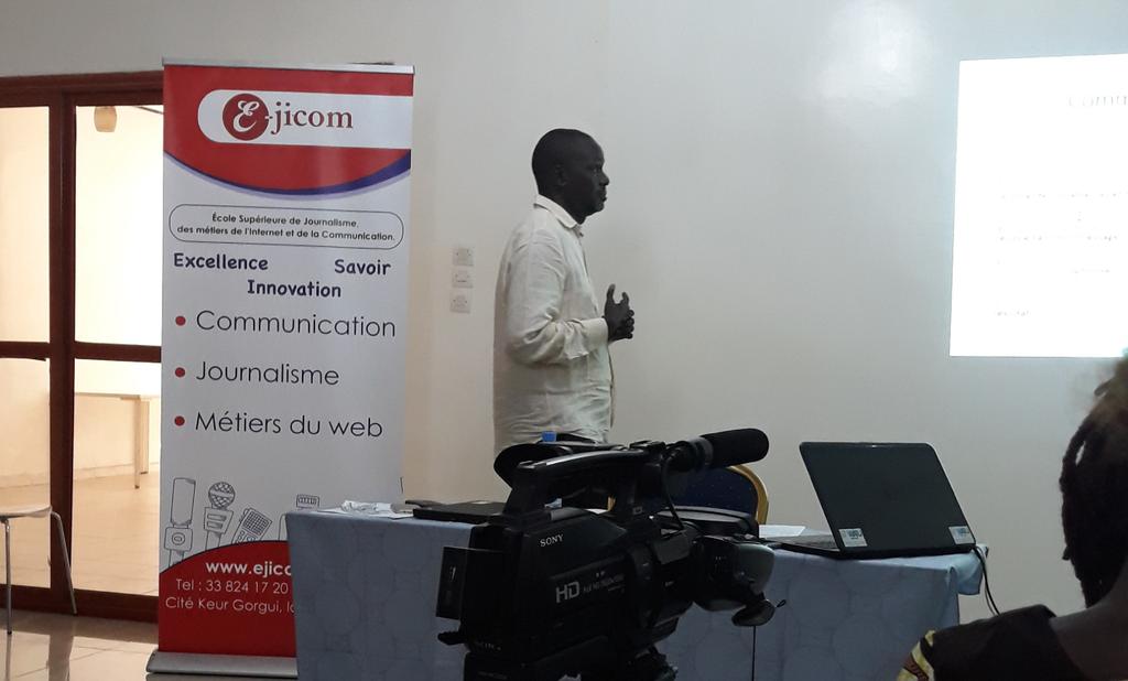 diarrareyna's tweet photo. Master class: communication humanitaire ( Elhadji Saidou Nourou Dia)
" il faut mettre des moyens dans la conception, la réalisation du message. Il n'y a pas de campagne réussie sans un bon message, adapté à la population ciblée "
#Ejicom, #jprocom https://t.co/wDlXziJfQ4