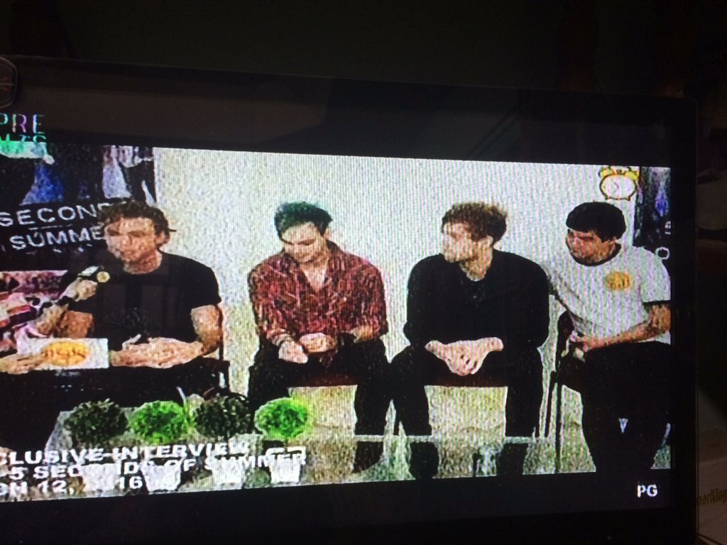 bulanhuihui's tweet image. I think I&apos;m about to cry watching MYX presents @5SOS @Calum5SOS @Luke5SOS @Ashton5SOS @Michael5SOS 😭😭😭😭😭 Back in 2016. 2018 and different looks but still the same dorksssss🤘🏻🤣 Glad I became part of the 5SOSFAM #MYXPresents5SOS