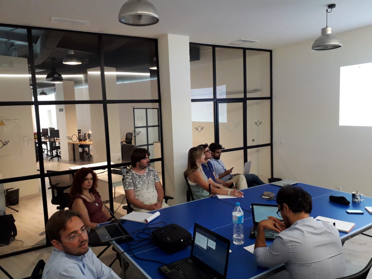 SPMstartups's tweet photo. No paramos de formar a nuestras #startups!
Tras petición personal de algunas, hoy impartimos una sesión de contabilidad. Nos centramos en la emisión de facturas, impuestos y formas de pago a empleados.

#Emprendimiento #VLCTechCity #openinnovation @GlobalOmnium https://t.co/JxRyq3V0jS