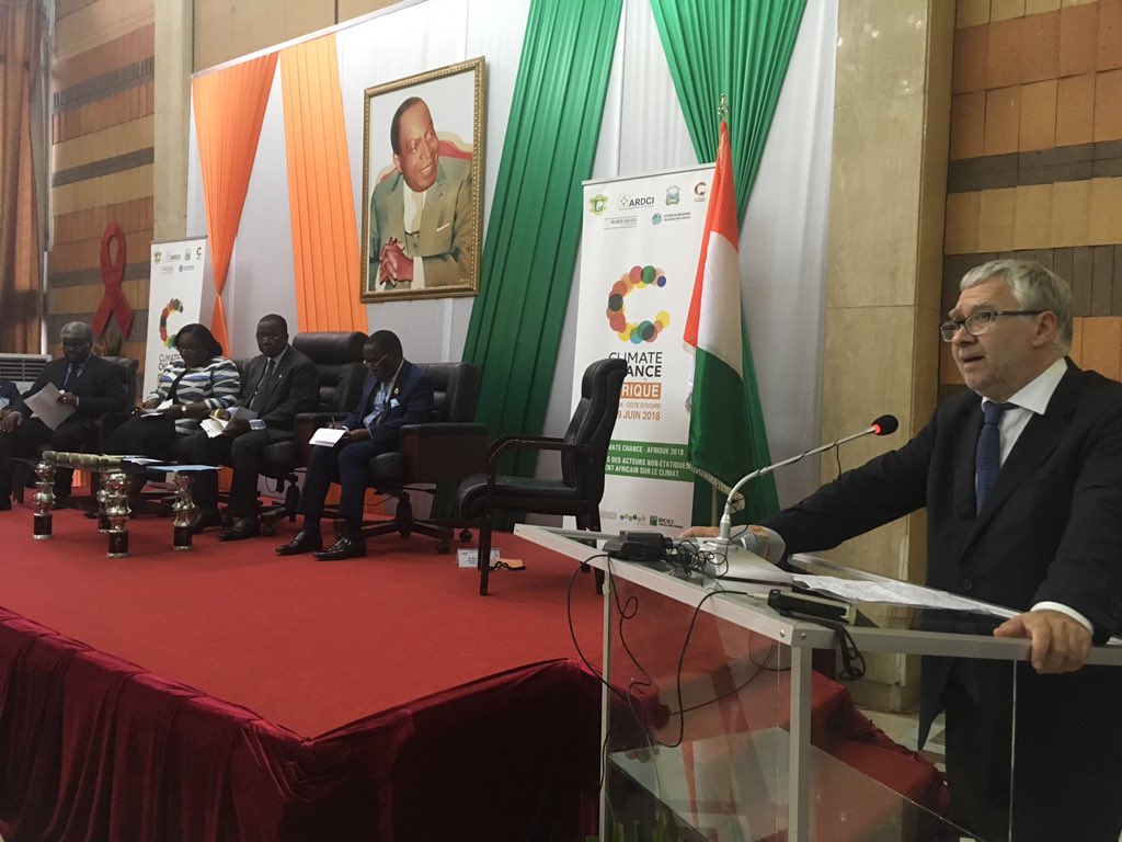 ClimateChance's tweet photo. "Nous sommes des citoyens d'un monde fragile, nous devons tous assumer notre part de la responsabilité. Il s'agit de trouver des modes de #developpement compatibles avec la préservation du #climat  @RonanDantec en ouverture #ClimateChanceAfrique 
#OnEstEnsemble
#Talanoa4Ambition https://t.co/N0TZ1MCtAQ