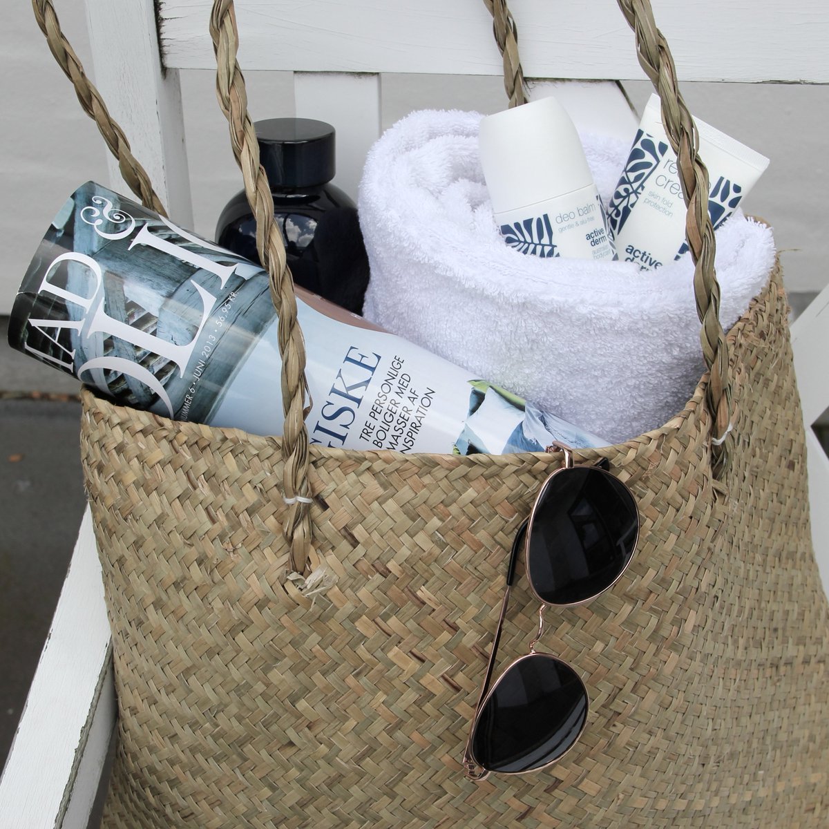 AustralianBody's tweet image. What's in your bag this holiday season? 🌱😎 Our Active Derm range will keep you protected whether your hiking through forests or catching the train to work 💚 #TTO #TeaTreeOil #Skincare #LoveyourSkin #Beauty #ActiveDerm