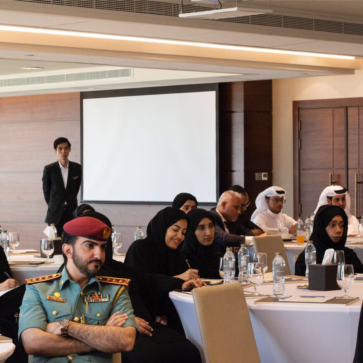 ajman_ex's tweet photo. نظم برنامج عجمان للتميز ( مجلس المتميزين ) لتلتقي المعارف وتتبادل الخبرات في مجال التميز مع الفائزين في جائزة الموظف الحكومي المتميز 2016-2015 والمرشحين والمتنافسين في الدورة التقيمية الحالية 2018-2017. https://t.co/AMnwKHENtp