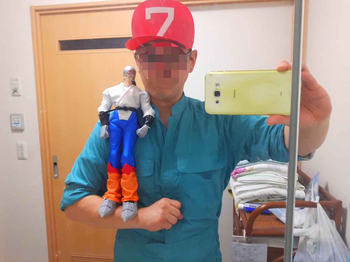 burnsever2's tweet image. #ロボと人の対比構図が見てみたい

まぁ、本当の柔王丸の身長29cmなのに、これは40cmのスーパーヘビー級だけど。

オーナーの顔はキモヲタ顔なので勘弁。(^^;