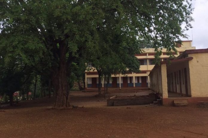 नक्सलवाद, घना जंगल और तरह-तरह के आरोप – झारखण्ड गैंगरेप मामलों की धुंधली कहानियां

सान्या ढींगरा <a href="/DhingraSanya/">Sanya Dhingra</a> की रिपोर्ट: bit.ly/2tD8lPP